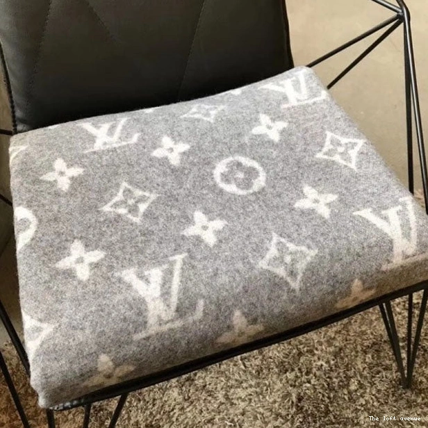 THROW CUSTOM GREY LV BLANKET 0818